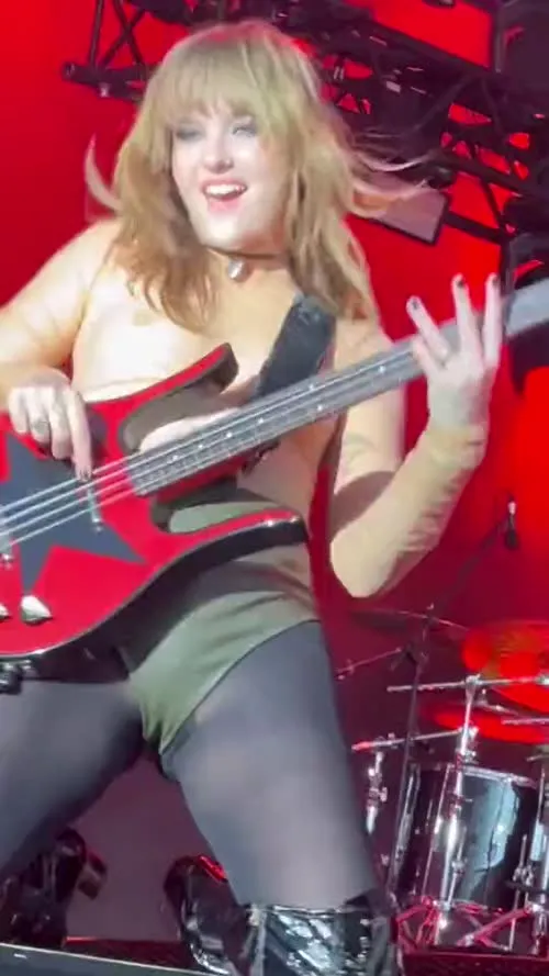 Victoria De Angelis (Maneskin bassist) - Video