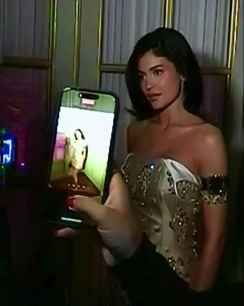 Kylie Jenner - Video