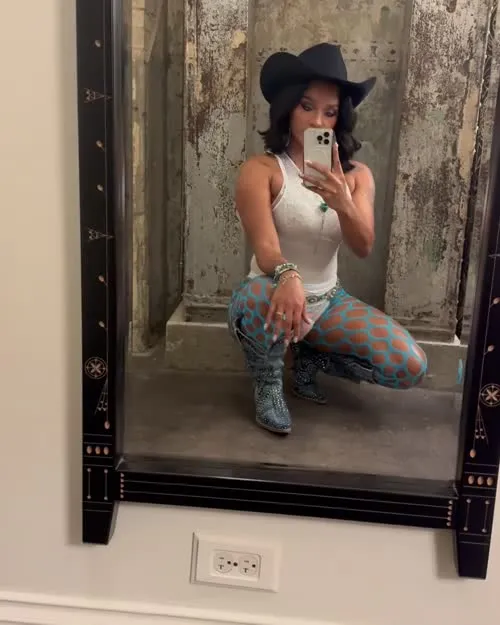 Joseline Hernandez aka "The Puerto Rican Princess" - Video
