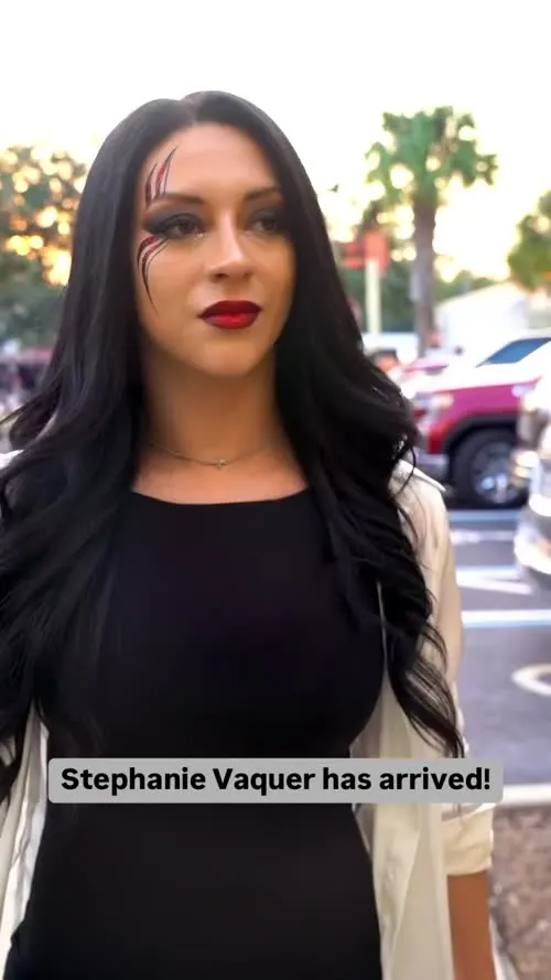 Stephanie Vaquer - Video #122222