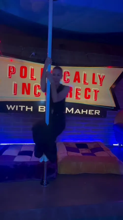 Nikki Glaser - Video