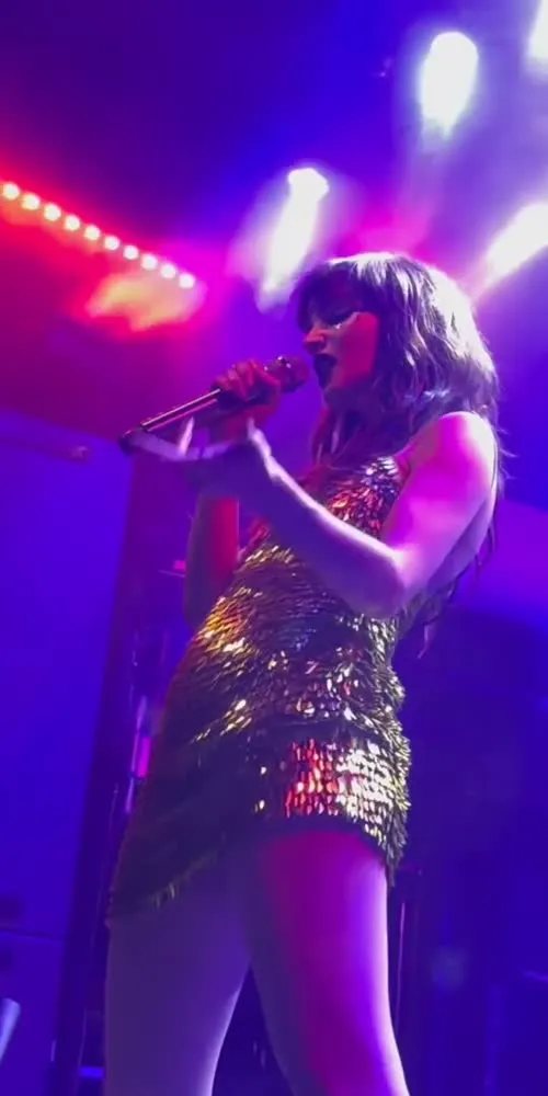 Lauren Mayberry (Singer) - Video