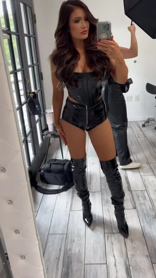 Scarlett Bordeaux - Video