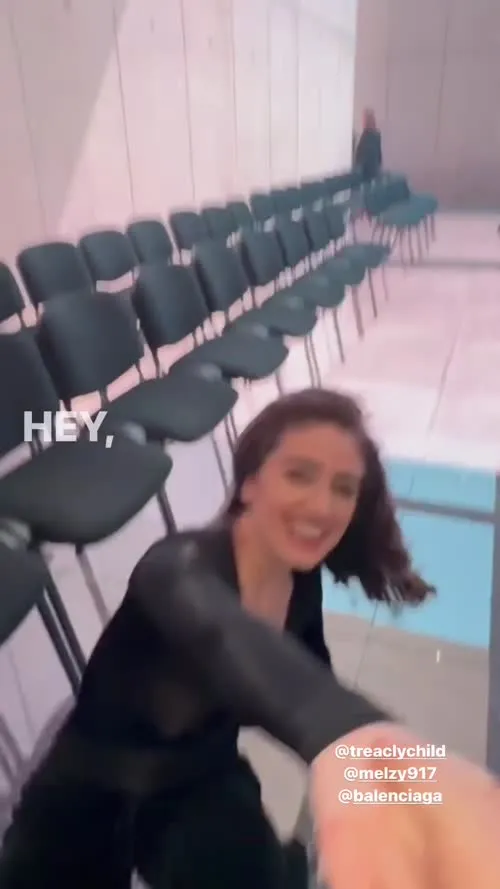 Rachel Anne Sennott - Video