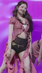 Huh Yunjin 허윤진 | LESSERAFIM - Video