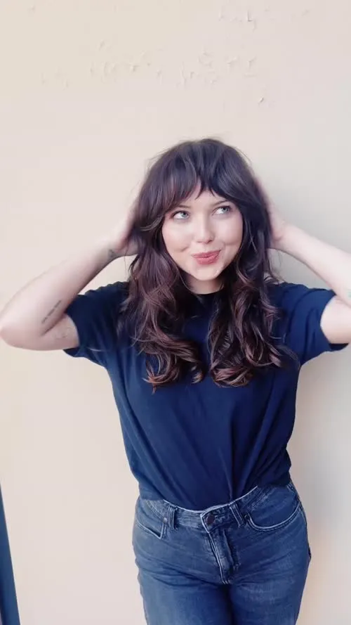 Sammi Hanratty - Video