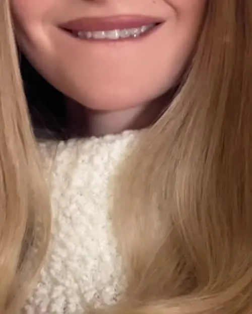 Dove Cameron - Video