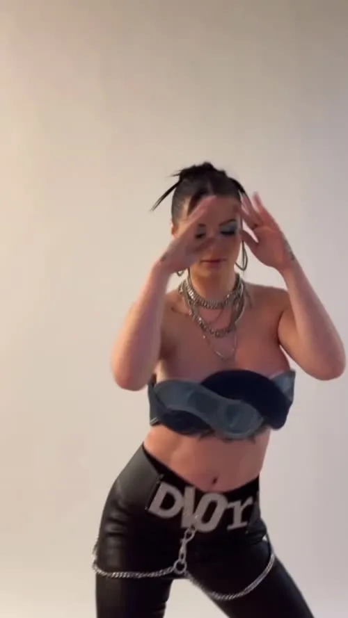 WWE's Paige / Saraya Bevis - Video