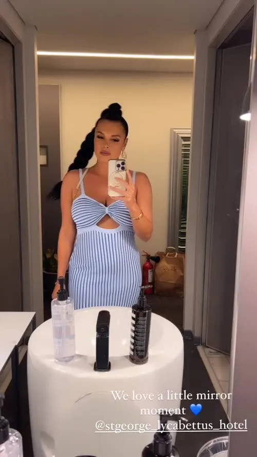 Joy Taylor - Video dashinit