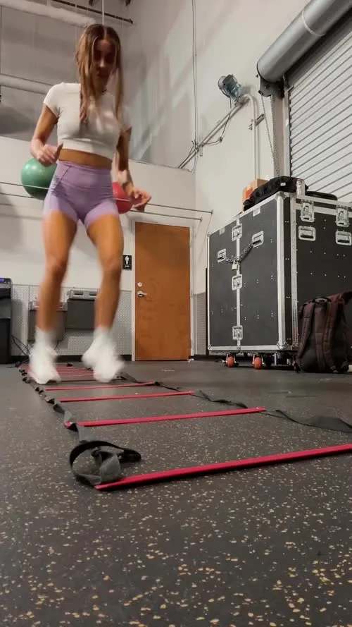 Dakota Kai - Video