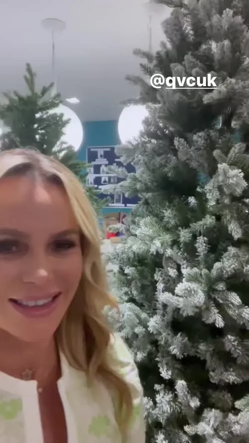 Amanda Holden - Video