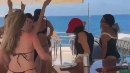 Selena Gomez - Video