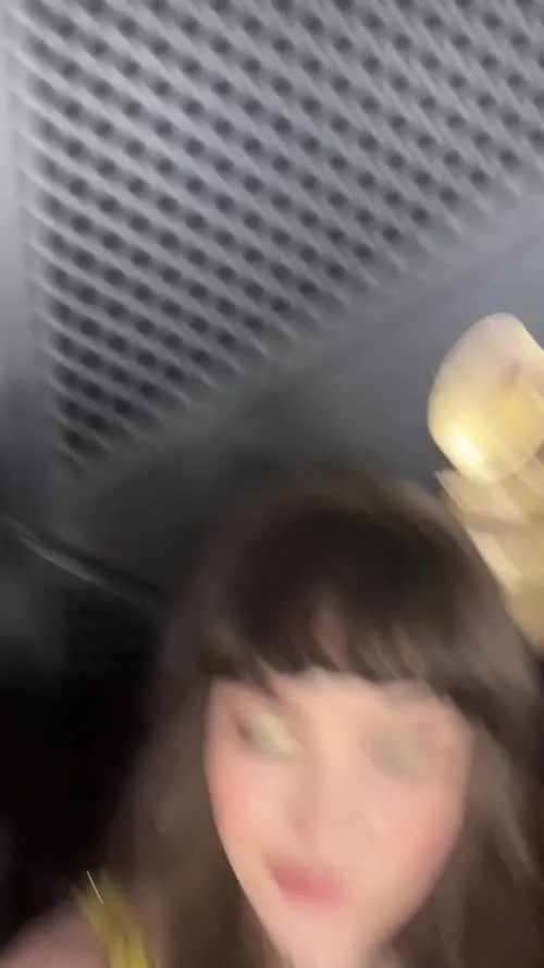 Lauren Mayberry (Singer) - Video