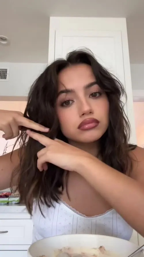 Isabela Merced - Video