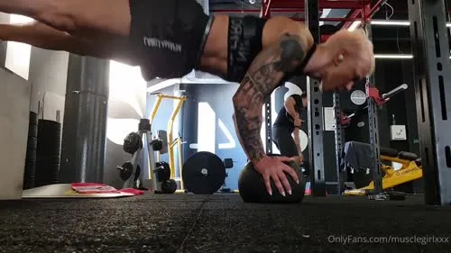 crazyxbody / musclegirlxxx - Video