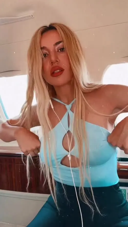 Ava Max - Video