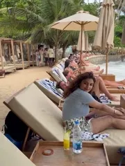 Anveshi Jain - Ab post karungi trip 👻 pehle waha reh kar aao , phir post karo ,aise main na waha thoda jada p 1