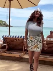 Anveshi Jain - Ab post karungi trip 👻 pehle waha reh kar aao , phir post karo ,aise main na waha thoda jada p 4