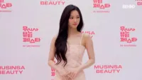 Karina (æspa / aespa) - 에스파 카리나(Aespa Karina), 핑크 여신 지민이가 빵 터진 이유는¿ '초미니 핑크 원피스 시선 강탈' #Aespa #Karina