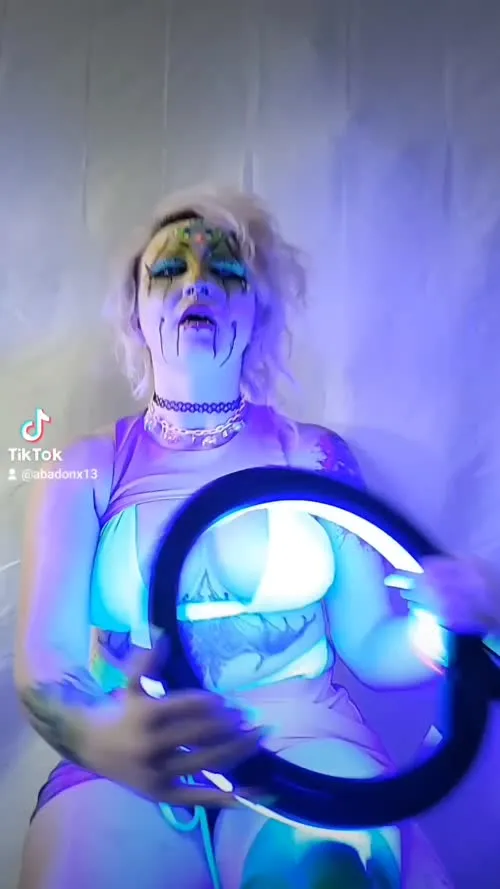 AEW Abadon - Video