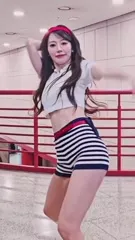 Sakura Miyawaki 宮脇 咲良 | LESSERAFIM - Video
