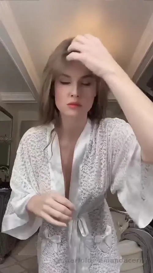 Amanda Cerny - Cleavage dancing