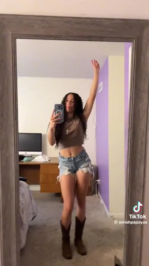 Amiah Simmons - Video