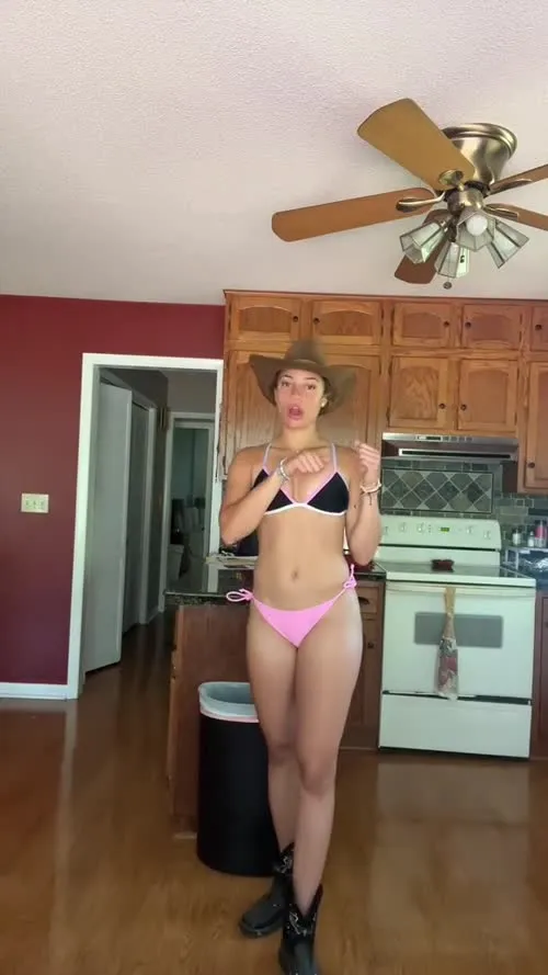 Amiah Simmons - Video