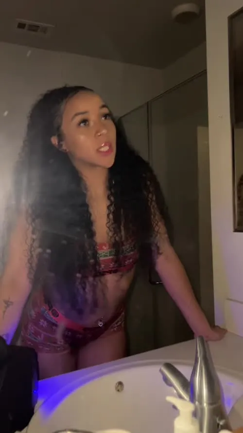 Amiah Simmons - Video