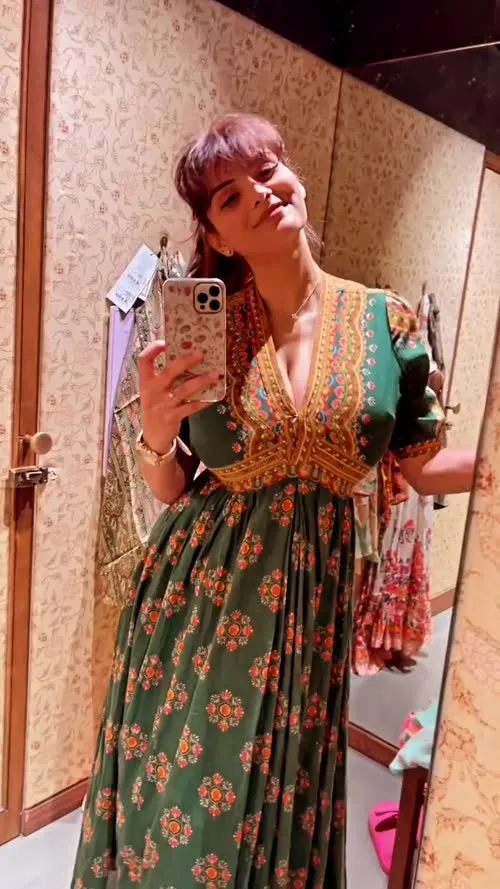 Anveshi Jain - Video