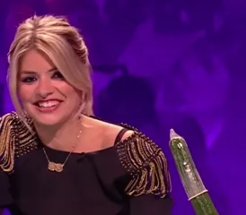 Holly Willoughby - Aoi5 Gpvljg