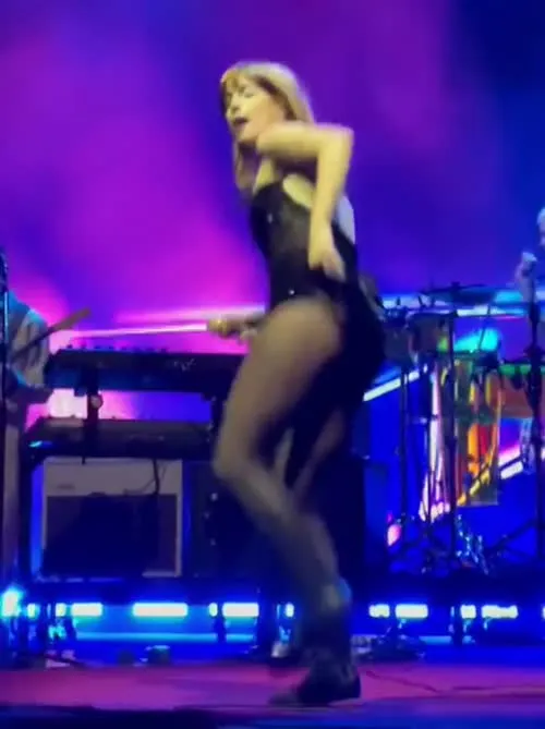 Hayley Williams - Apt Grand Chrysalis-mobile