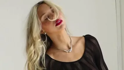 Alexis Ren - Video