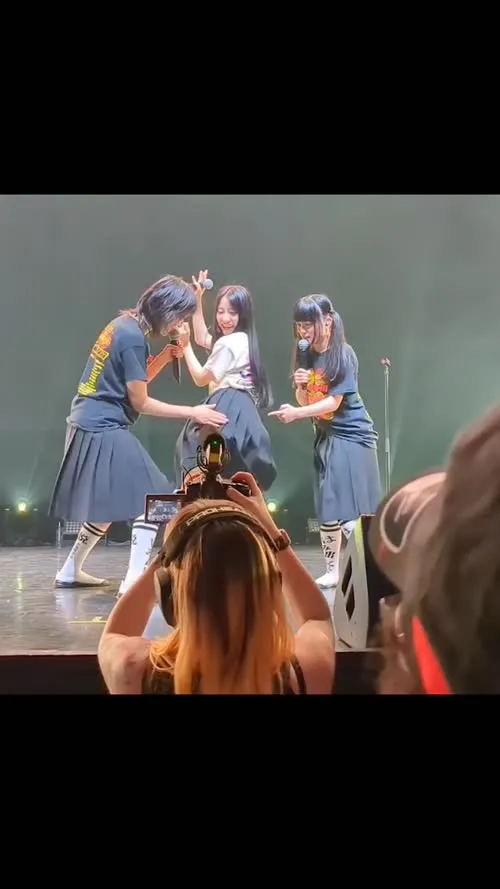 Atarashii Gakko! - Video
