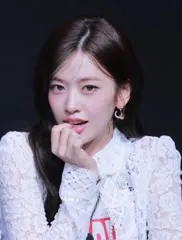 An Yujin 안유진 | YUJIN - Au4HVSK