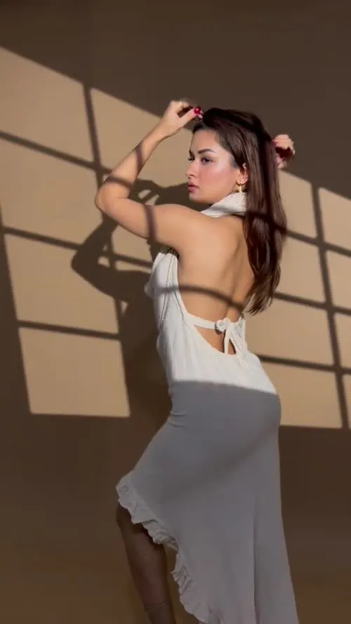 Avneet Kaur - Video