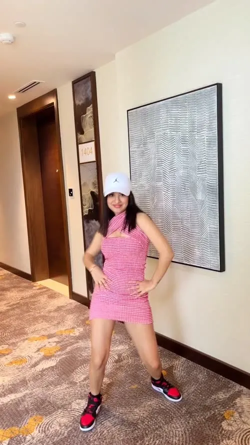 Avneet Kaur - Video