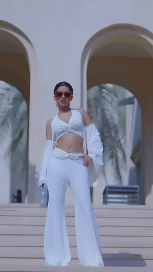 Avneet Kaur - Video