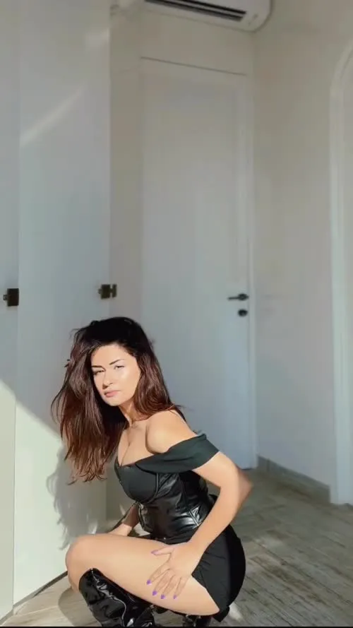 Avneet Kaur - Video
