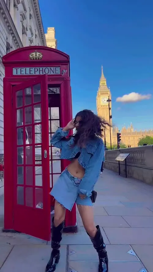 Avneet Kaur - Video