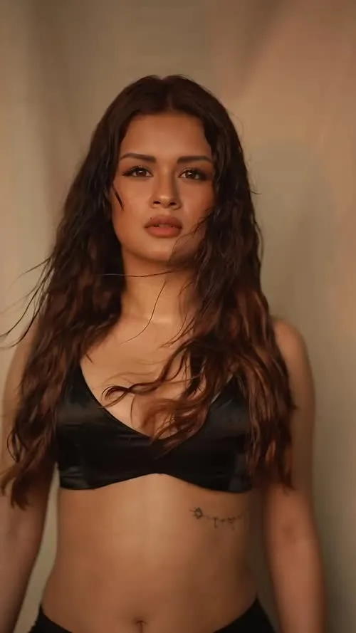 Avneet Kaur - Video