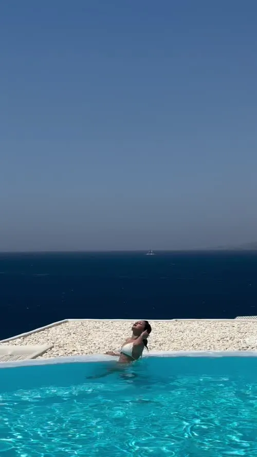 Avneet Kaur - Video