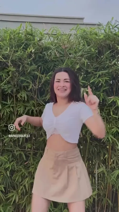 Avneet Kaur - Video