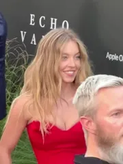 Sydney Sweeney - Video