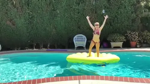 Angela Kinsey - Video