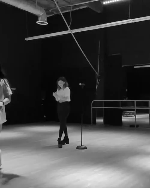 Lauren Mayberry (Singer) - Video