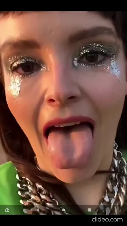 Lauren Mayberry (Singer) - Video