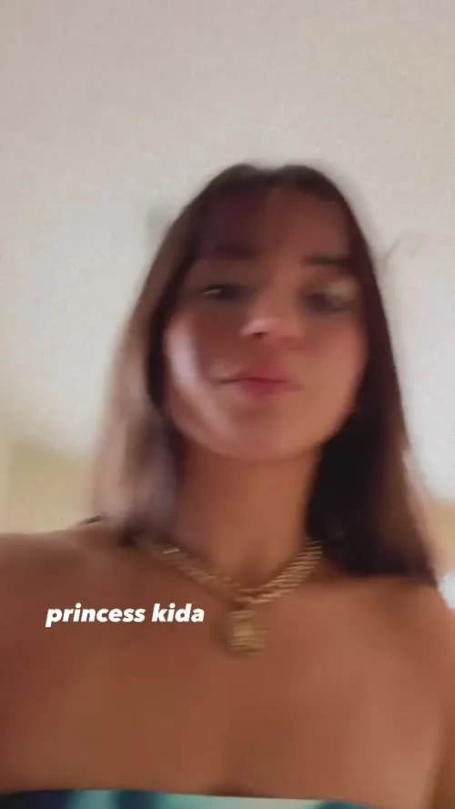 Isabela Merced - Video dashinit