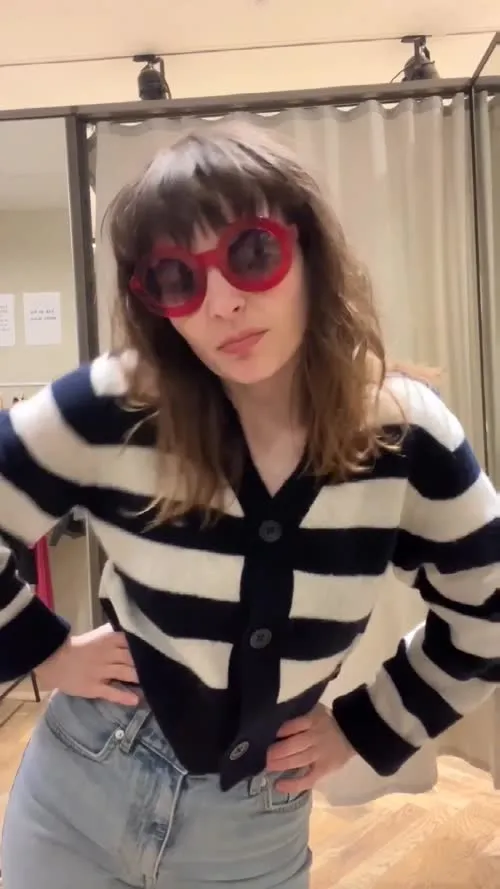 Lauren Mayberry (Singer) - Video
