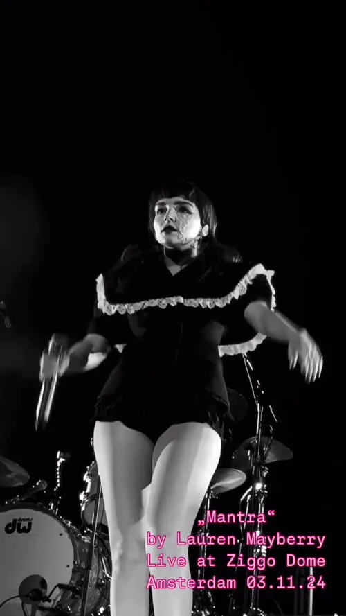 Lauren Mayberry (Singer) - Video